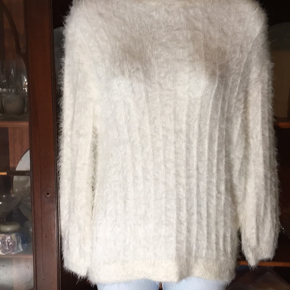 Girls Zara white size 13-14 very soft sweater NWT